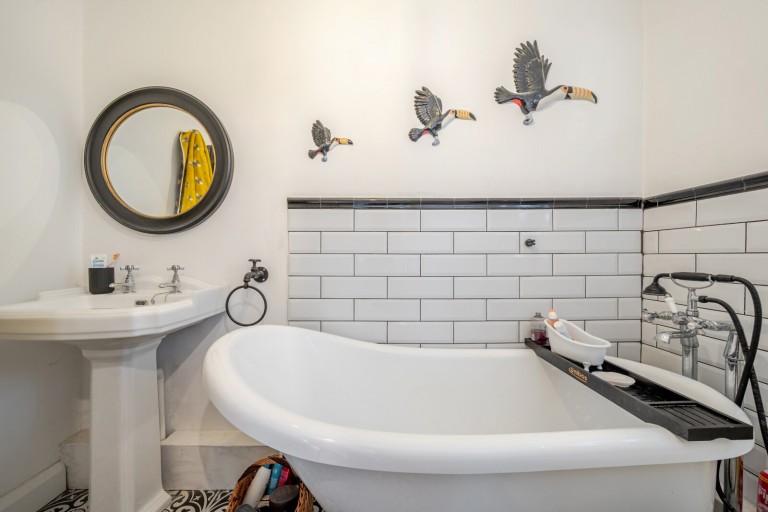Images for Folly Hill, Farnham, Surrey