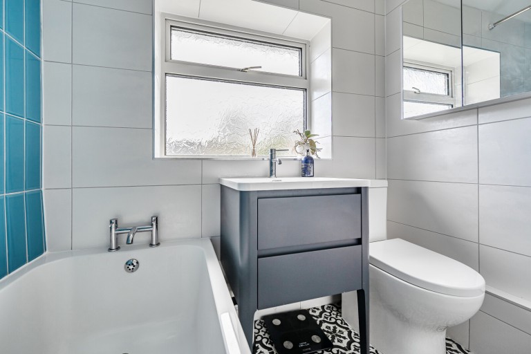 Images for The Horseshoe, Godalming, Surrey