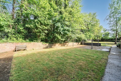 Click the photo for more details of Summers Close, Weybridge, Surrey