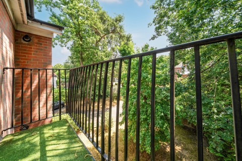 Click the photo for more details of Elgin Road, Weybridge, Surrey