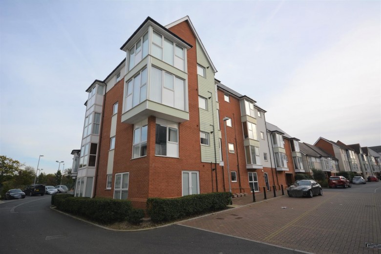 Click the photo for more details of Montfort Drive, Chelmsford, Essex