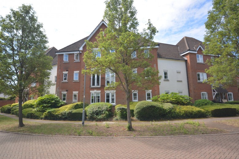 Click the photo for more details of Wickham Crescent, Chelmsford, Essex