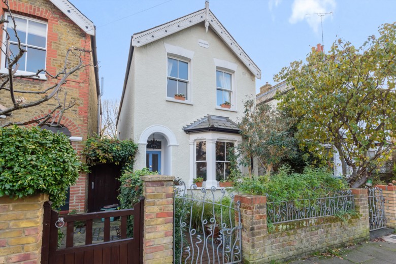 Click the photo for more details of Deacon Road, Kingston Upon Thames, KT2