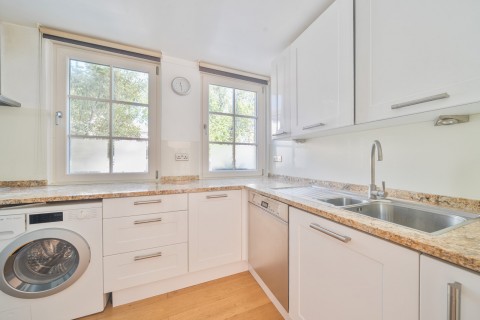 Click the photo for more details of Sandpits Road, Richmond, TW10