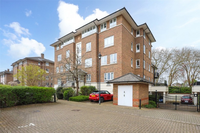 Click the photo for more details of Samuel Gray Gardens, Kingston Upon Thames, KT2