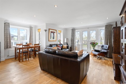 Click the photo for more details of Samuel Gray Gardens, Kingston Upon Thames, KT2