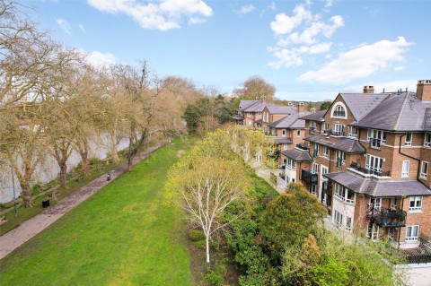 Click the photo for more details of Samuel Gray Gardens, Kingston Upon Thames, KT2