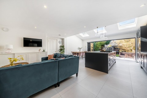 Click the photo for more details of Barnfield Gardens, Kingston Upon Thames, KT2