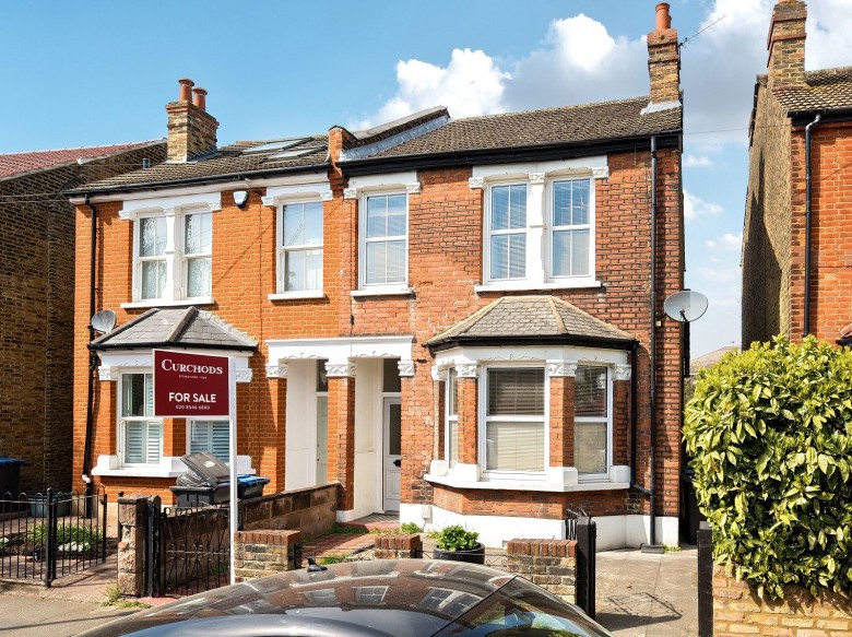 Click the photo for more details of Chatham Road, Kingston Upon Thames, KT1
