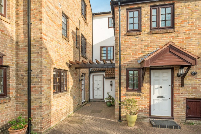 Click the photo for more details of The Farthings, Kingston Upon Thames, Surrey