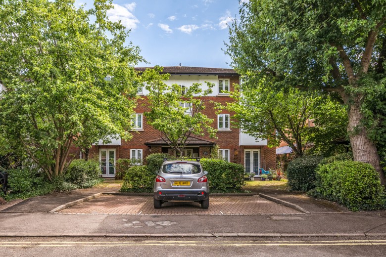 Click the photo for more details of Kingsworthy Close, Kingston Upon Thames, Surrey