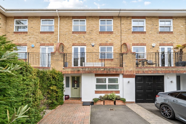 Click the photo for more details of Northweald Lane, Kingston Upon Thames, Surrey