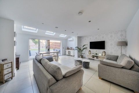 Click the photo for more details of Oakhurst Close, Kingston Upon Thames, Surrey