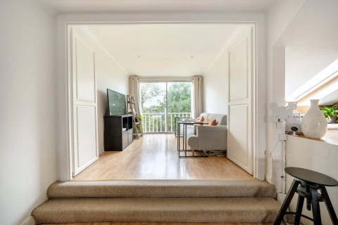 Click the photo for more details of Vicarage Road, Hampton Wick