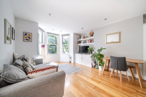 Click the photo for more details of Grove Crescent, Kingston Upon Thames