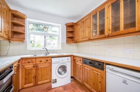 Click the photo for more details of Glamorgan Road, Hampton Wick
