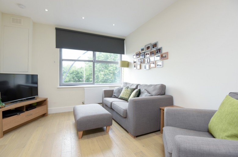 Click the photo for more details of Barnsbury Lane, Tolworth
