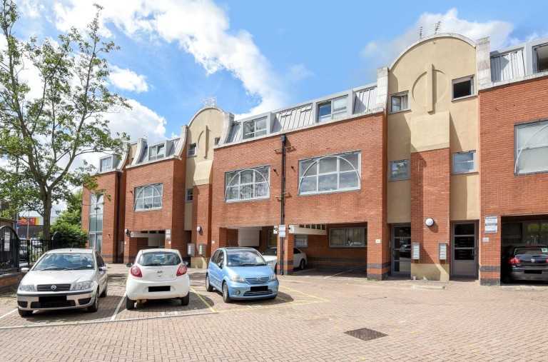 Images for Barnsbury Lane, Tolworth