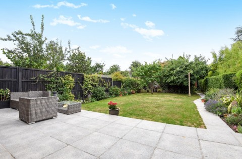 Click the photo for more details of Barnfield Gardens, Kingston Upon Thames, KT2