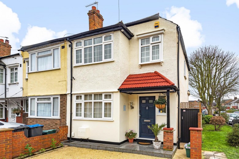 Click the photo for more details of Cromwell Avenue, New Malden, KT3