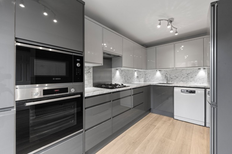 Click the photo for more details of Lynwood Road, Thames Ditton, Surrey