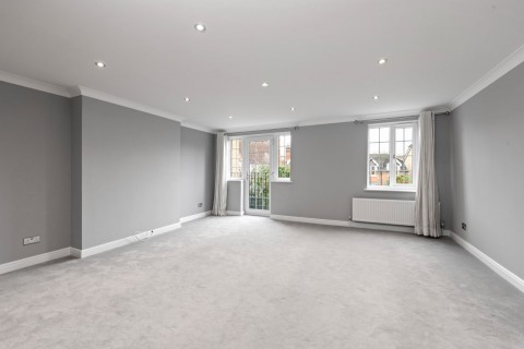 Click the photo for more details of Lynwood Road, Thames Ditton, Surrey