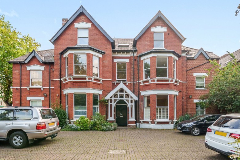 Click the photo for more details of Kew Road, Richmond Upon Thames, TW9