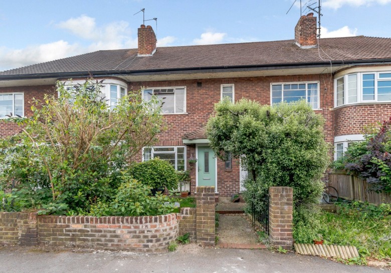 Click the photo for more details of Queens Court, New Road, Kingston upon Thames, KT2