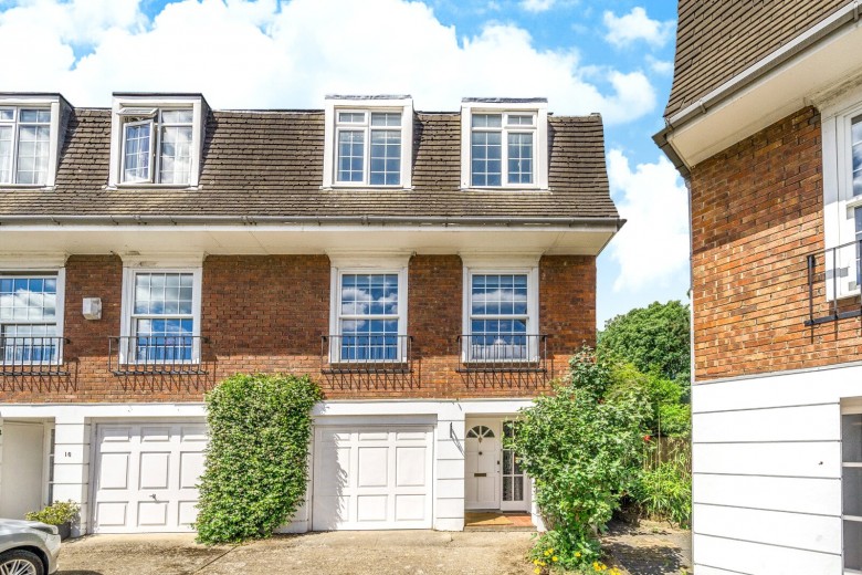 Click the photo for more details of Langwood Chase, Teddington, TW11