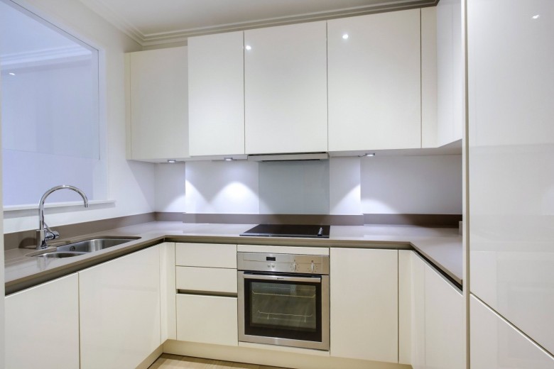 Click the photo for more details of The Causeway, 10-12 The Causeway, Teddington