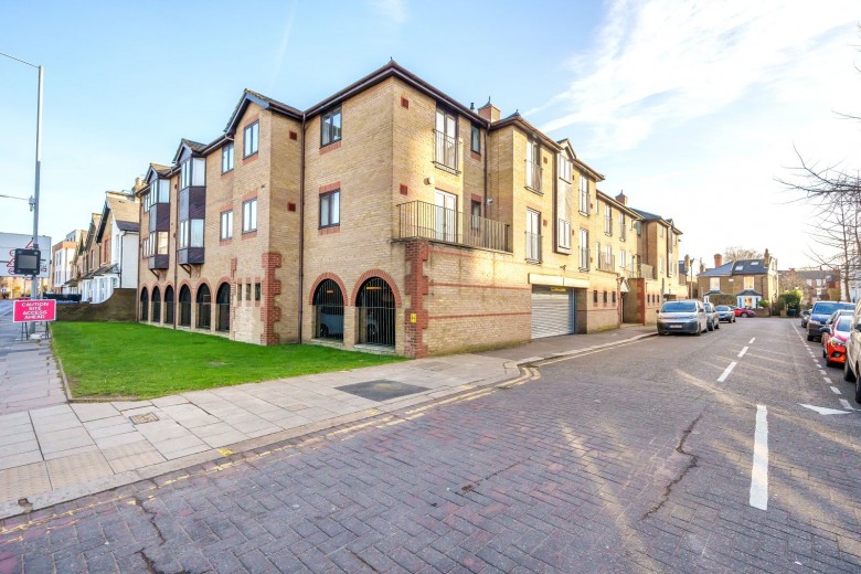 Click the photo for more details of Hardman Road, Kingston Upon Thames
