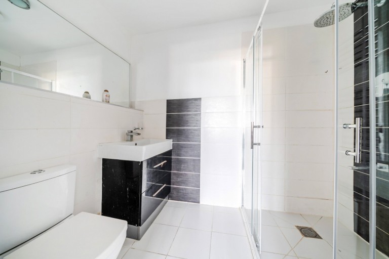 Images for Barnfield, New Malden