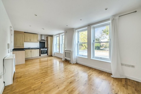 Click the photo for more details of The Avenue, Worcester Park