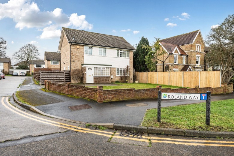 Click the photo for more details of The Avenue, Worcester Park