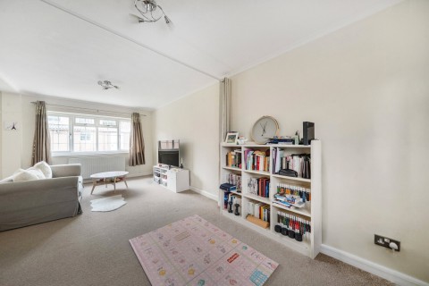 Click the photo for more details of The Avenue, Worcester Park