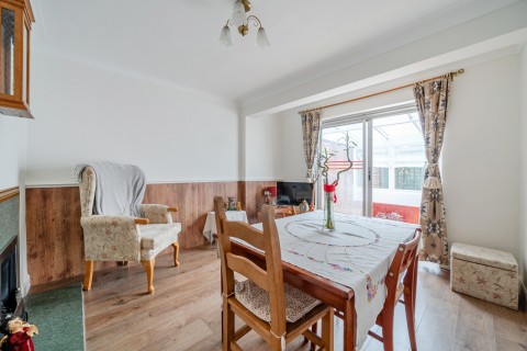 Click the photo for more details of Lindsay Road, New Haw, Surrey