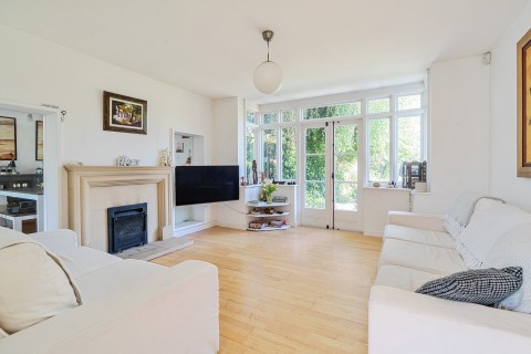 Click the photo for more details of New Haw Road, Addlestone, KT15