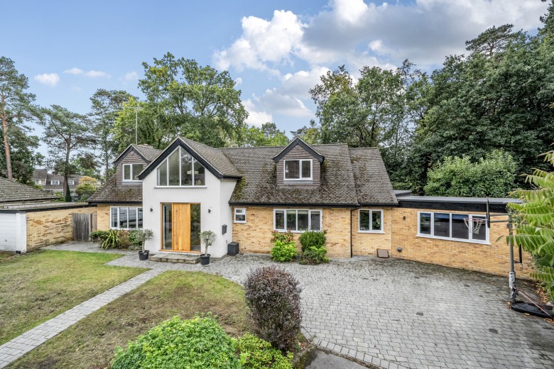Click the photo for more details of Orchard Lea Close, Pyrford, Surrey