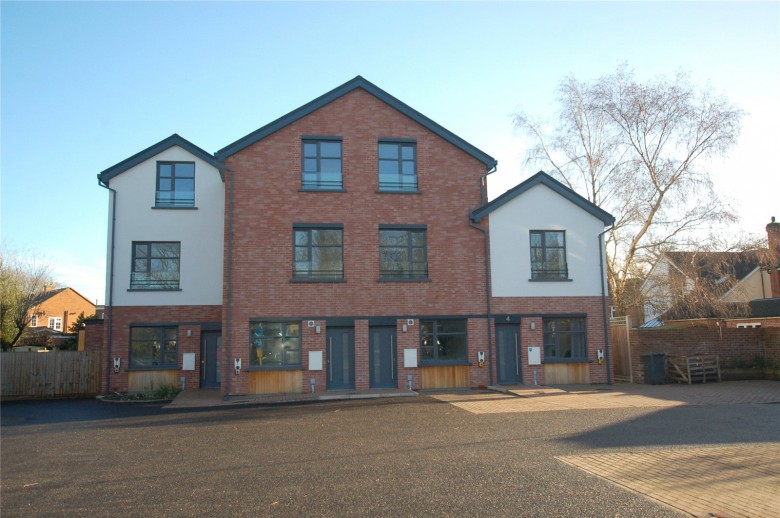 Click the photo for more details of Byfleet Road, New Haw, Surrey