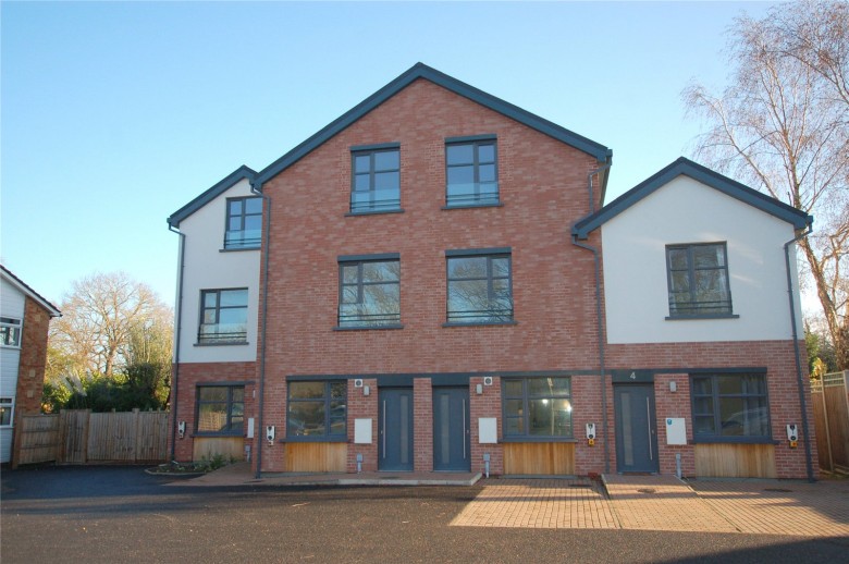 Click the photo for more details of Byfleet Road, New Haw, Surrey