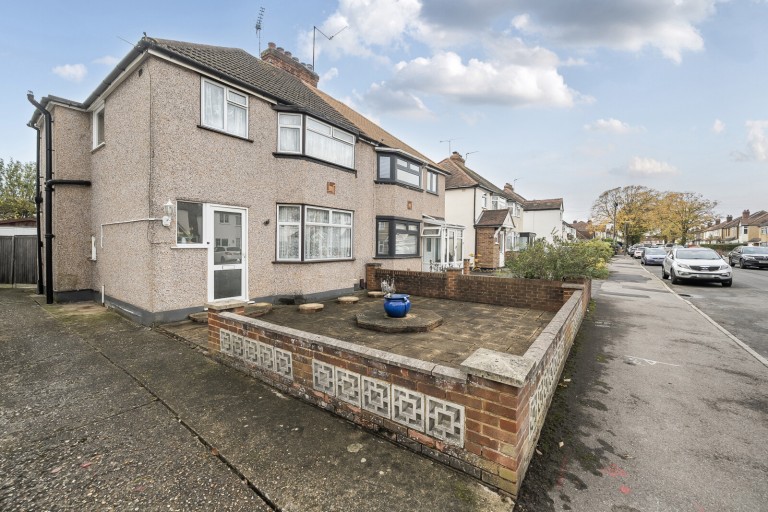 Images for Lindsay Road, New Haw, Surrey