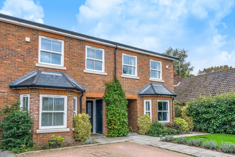 Click the photo for more details of Woodham Lane, New Haw, Addlestone, KT15