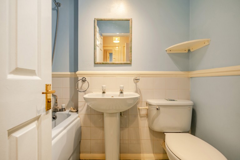 Images for Addlestone, Surrey