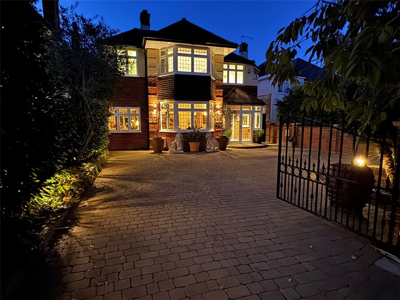 Click the photo for more details of Edenfield Gardens, Worcester Park, Surrey