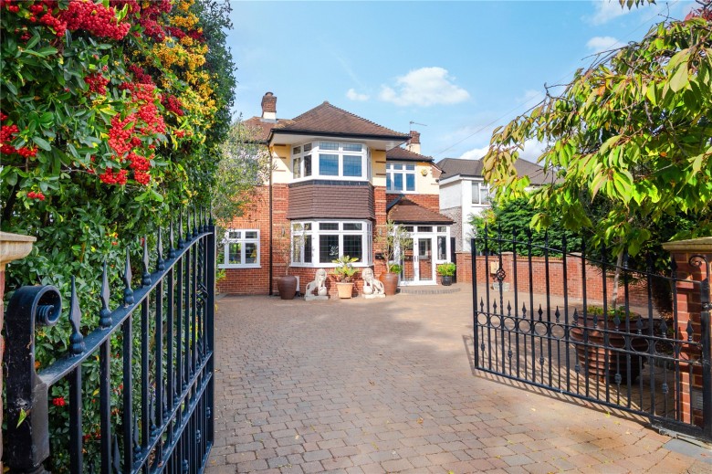 Click the photo for more details of Edenfield Gardens, Worcester Park, Surrey