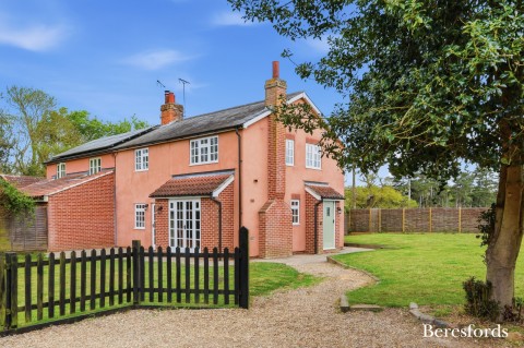 Click the photo for more details of Alresford, Colchester, Essex