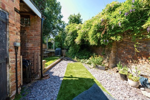 Click the photo for more details of London Street, Chertsey, Surrey
