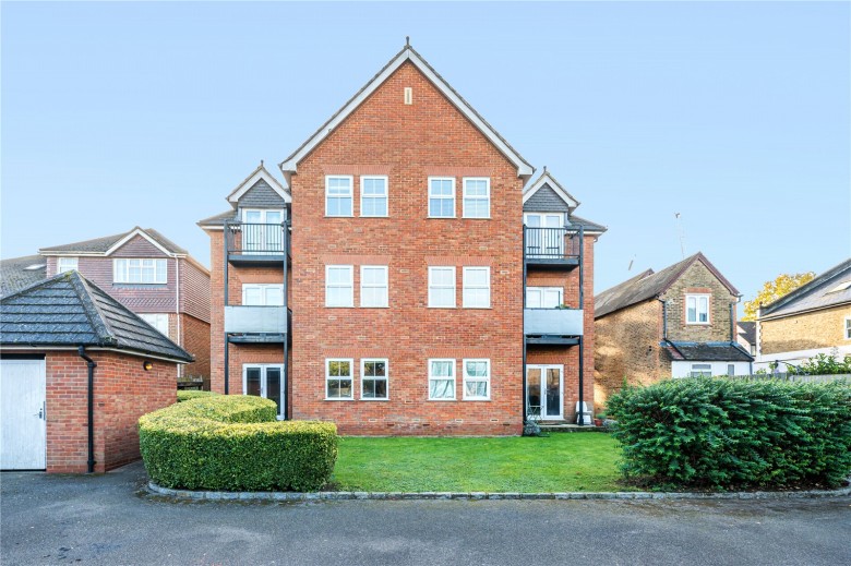 Click the photo for more details of Claremont Road, West Byfleet, KT14
