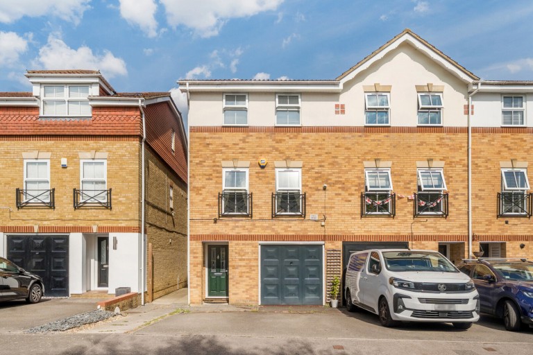 Images for Clarendon Gate, Ottershaw, Surrey