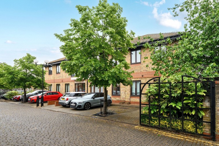 Images for Hanworth Lane, Chertsey, Surrey